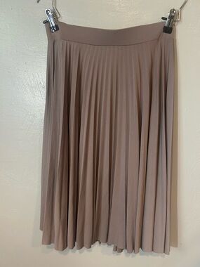 Women's Pleated Midi Skirt in Taupe